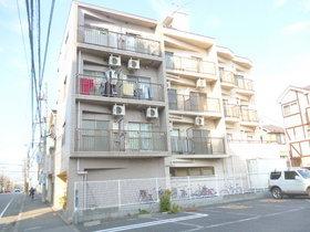 コート・オダマキの外観|外観：駅から物件まで明るい道を歩く事ができます