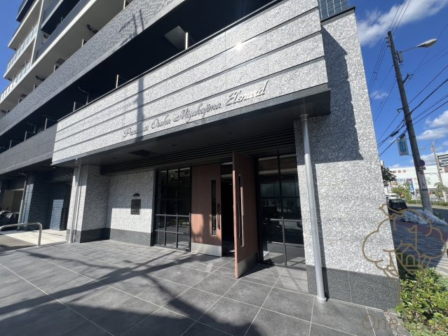 プレサンス大阪都島エレナードのエントランス