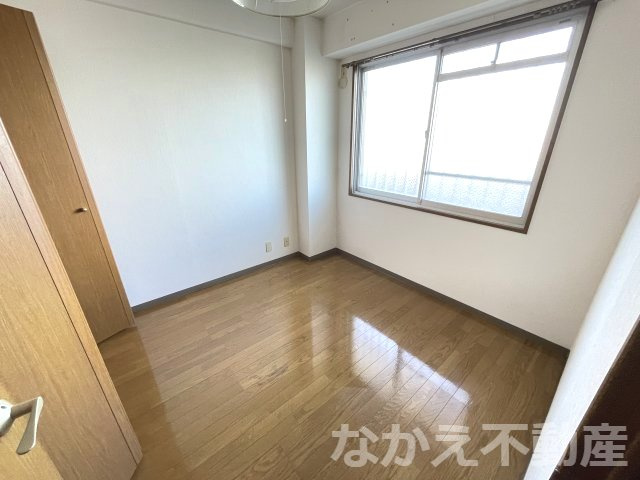 【寝室】 | 広くて明るい寝室