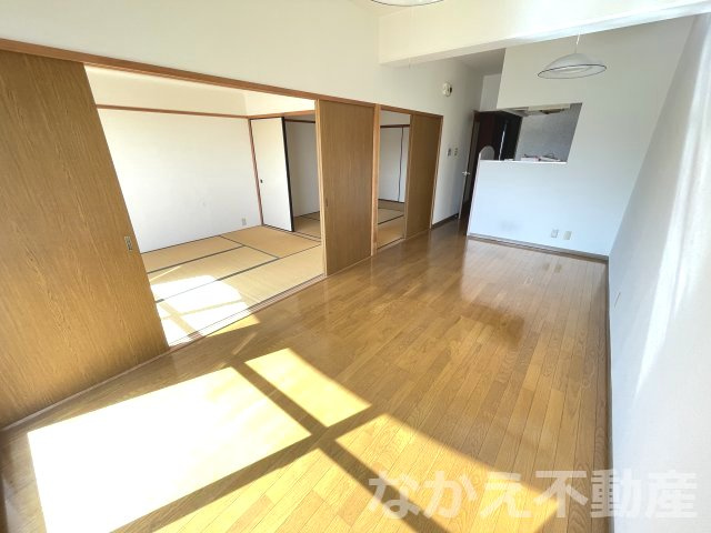 【居間・リビング】 | こちらの居間で趣味の時間をお楽しみください