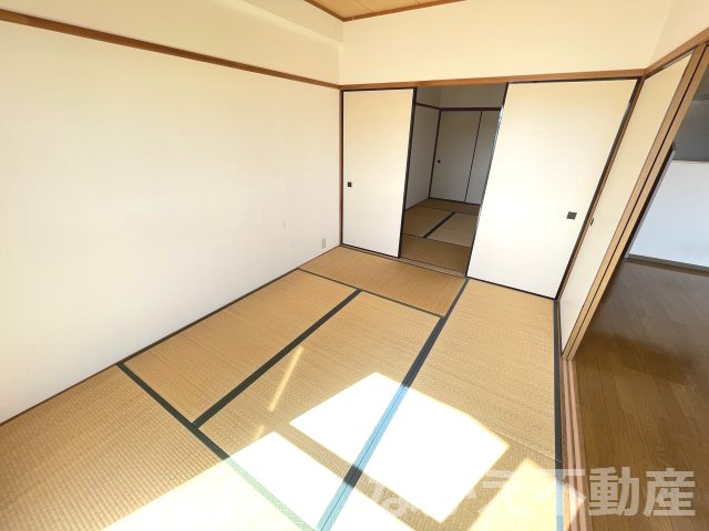 【寝室】 | 落ち着いた色調の寝室です
