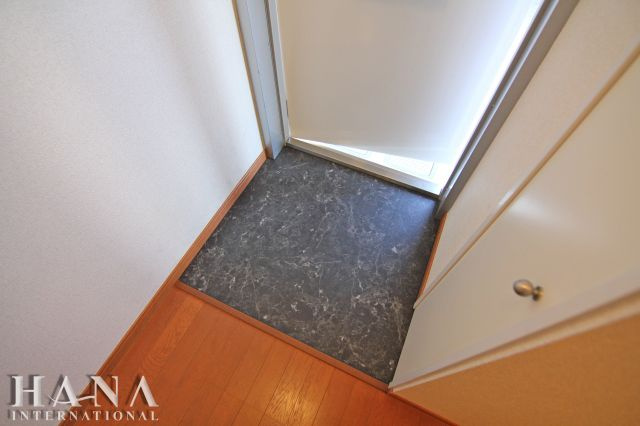 レオパレスフローラＭＫの玄関