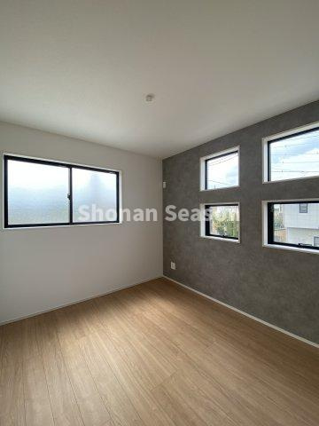 【洋室】 | 食べこぼしもサッと拭き取れる全室フローリング！
子供部屋にもピッタリです♪