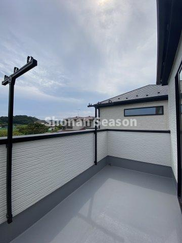 【バルコニー】 | バルコニーからは穏やかな環境が広がり、景観にも開放感がございます♪