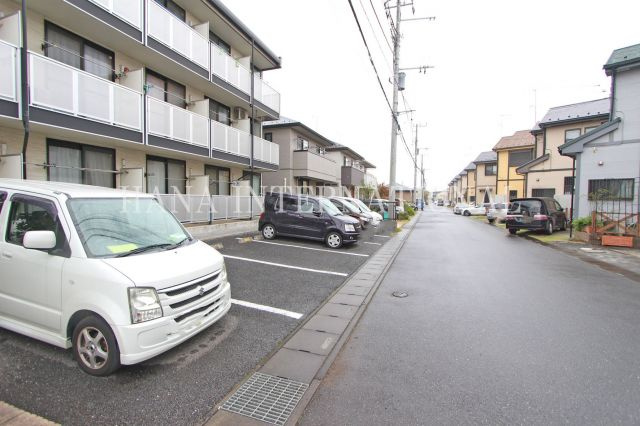 ヴィクトワールの駐車場