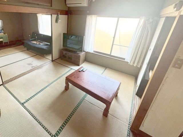 飯塚市鯰田　中古戸建の和室|6帖×2室で開放的に使える続き和室空間！