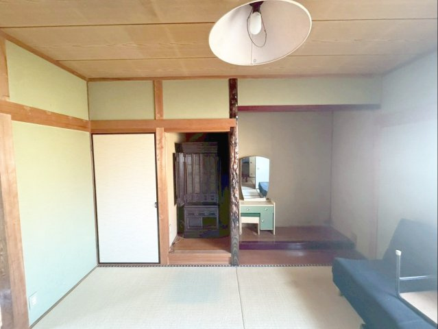 飯塚市鯰田　中古戸建の和室|床の間・仏間を備えた和室です！