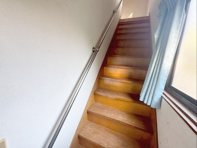 飯塚市鯰田　中古戸建の設備|階段は手すり付きです！