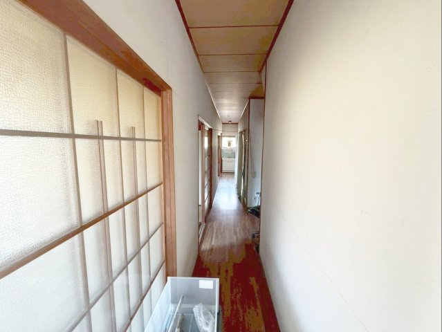 飯塚市鯰田　中古戸建のその他共用部分|1階の廊下です！