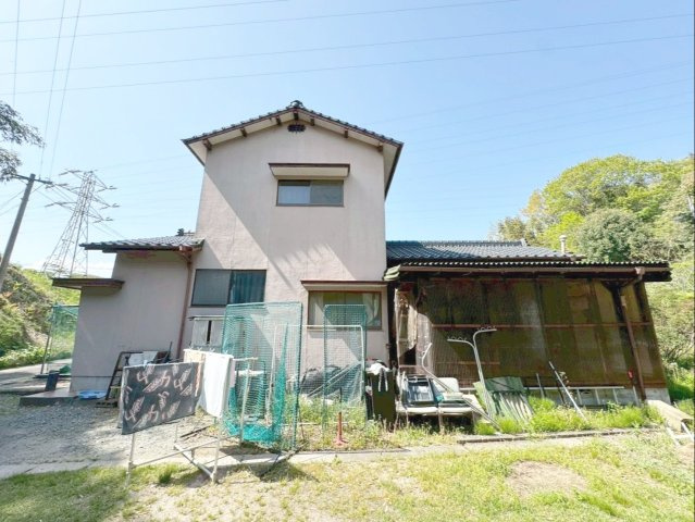 飯塚市鯰田　中古戸建の外観|木造セメント瓦葺2階建て！