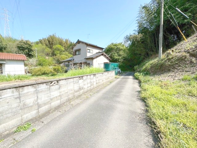 飯塚市鯰田　中古戸建の前面道路含む現地写真|前面通路です！