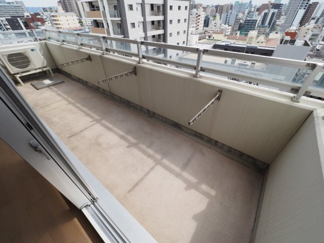 コスモリード谷町六丁目（旧名称：ドゥーエ谷町）のバルコニー