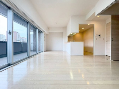 【居間・リビング】 | グランファースト千里桃山台　9号棟