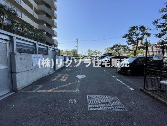 オークヒルズ香里六番館の駐車場|■物件内覧・資金計画相談・住宅ローン相談、リフォーム相談、お問合せ受付中■
※当日・翌日のご内覧、ご相談はお電話でのお問合せがスムーズです！