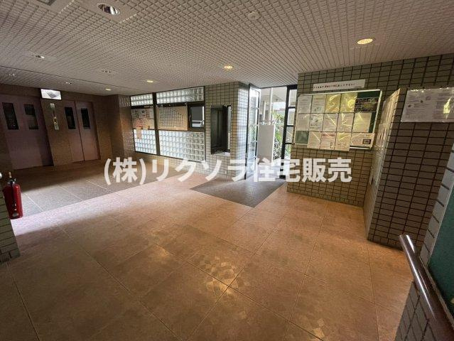 オークヒルズ香里六番館のエントランス|■物件内覧・資金計画相談・住宅ローン相談、リフォーム相談、お問合せ受付中■
※当日・翌日のご内覧、ご相談はお電話でのお問合せがスムーズです！