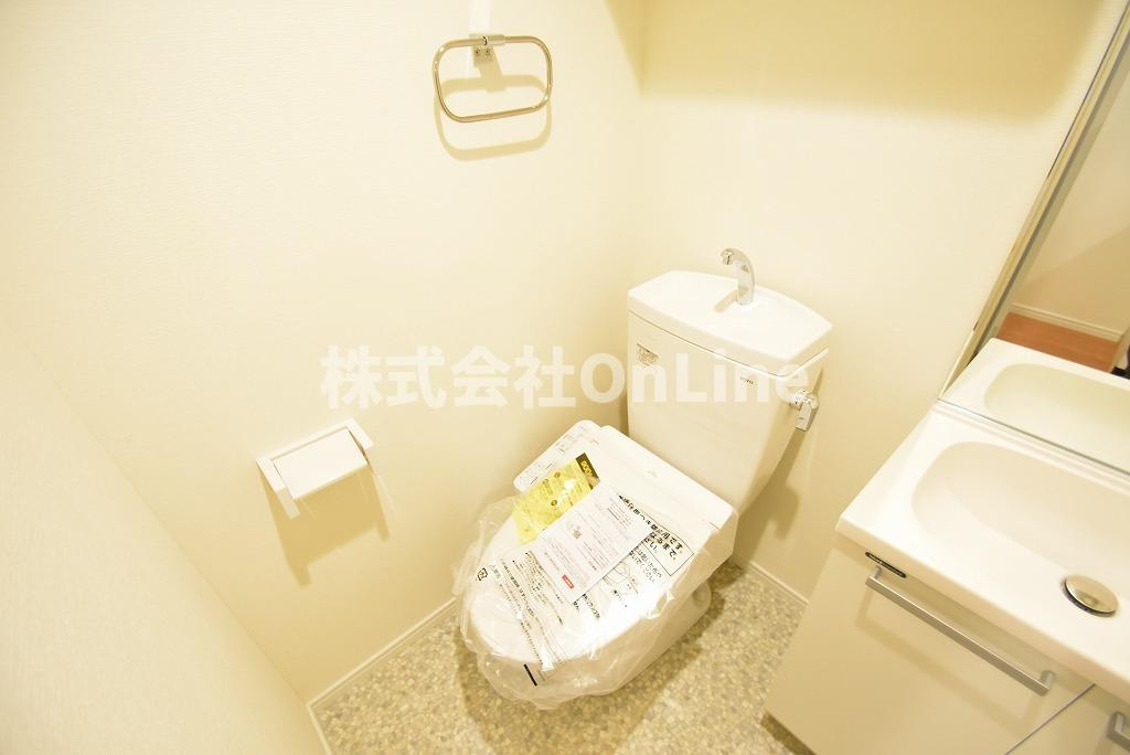 八尾市本町５丁目の賃貸マンションのトイレ
