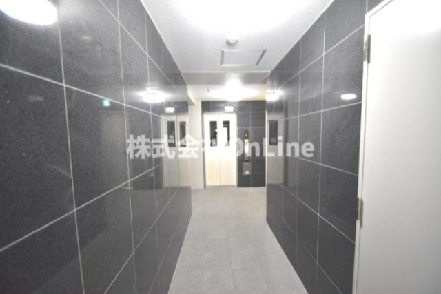 八尾市本町５丁目の賃貸マンションのロビー