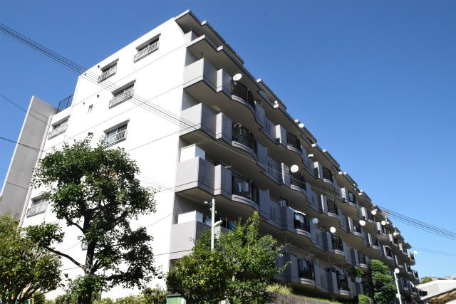 【外観】 | ハイロイヤル緑地公園パートⅡ | 物件を比較検討したいお客様には、「物件比較見学プラン」をご用意しております。こちらの物件だけでなく、お客様の希望に沿った物件を、いくつかまとめてご案内させて頂きます。