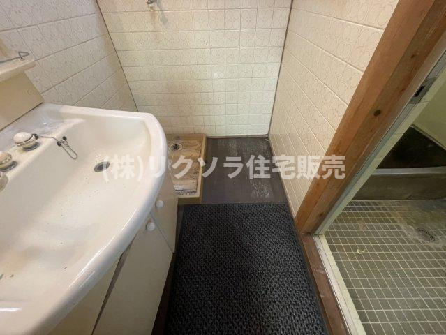 池田本町　中古一戸建ての脱衣所|■物件内覧・資金計画相談・住宅ローン相談、リフォーム相談、お問合せ受付中■
※当日・翌日のご内覧、ご相談はお電話でのお問合せがスムーズです！