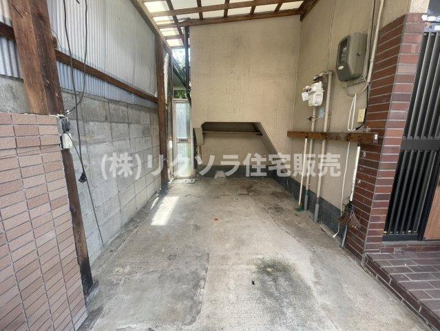 池田本町　中古一戸建ての駐車場|1台駐車可
■物件内覧・資金計画相談・住宅ローン相談、リフォーム相談、お問合せ受付中■
※当日・翌日のご内覧、ご相談はお電話でのお問合せがスムーズです！