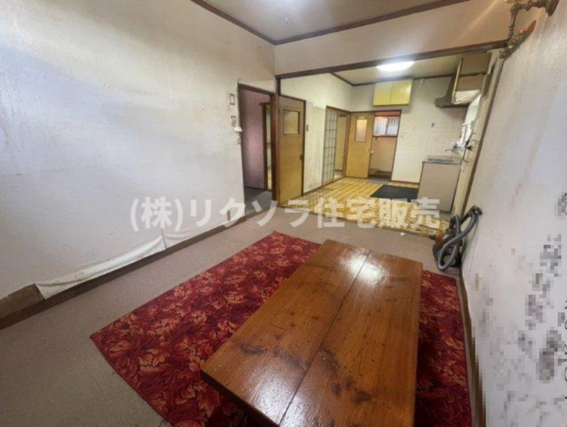 池田本町　中古一戸建ての居間・リビング|LDK
■物件内覧・資金計画相談・住宅ローン相談、リフォーム相談、お問合せ受付中■
※当日・翌日のご内覧、ご相談はお電話でのお問合せがスムーズです！