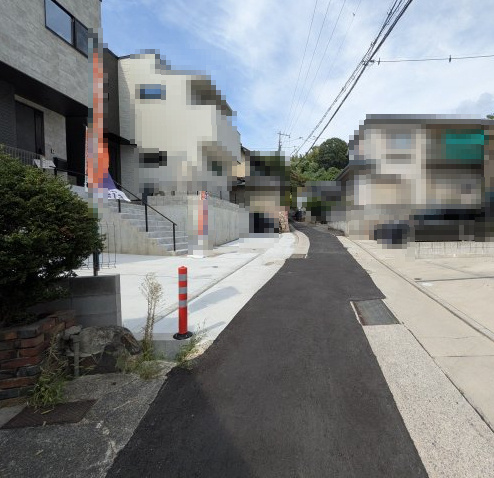 【前面道路含む現地写真】