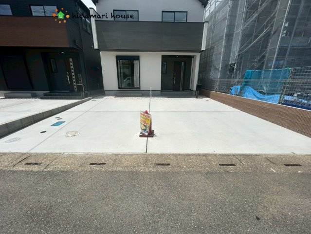 伊奈町中央4丁目　新築戸建　ハートフルタウンBの駐車場