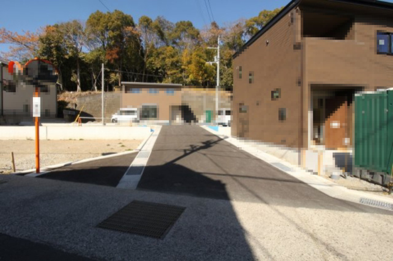 石立町　建築条件付き　売土地　1号地　（全8区画）の前面道路含む現地写真