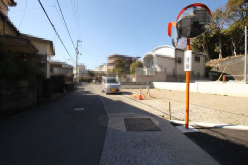 石立町　建築条件付き　売土地　1号地　（全8区画）の前面道路含む現地写真