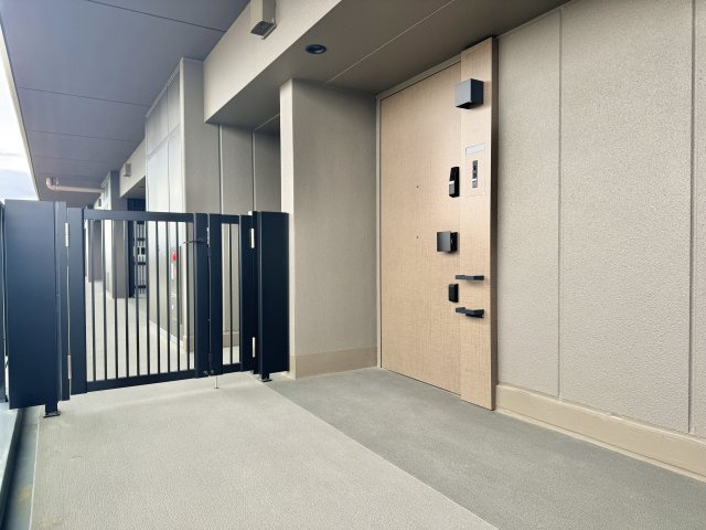 一条レジデンス西伊場町の玄関|角部屋特権のアルコープ付きになります。