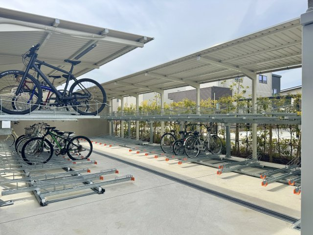 一条レジデンス西伊場町の駐輪場|駐輪場は屋根付き！雨からバイクや自転車を守ってくれます！
