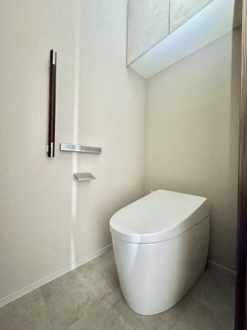 一条レジデンス西伊場町のトイレ|清潔感のあるトイレ！収納も充実しているので、スッキリとシンプルな空間にすることができます。
