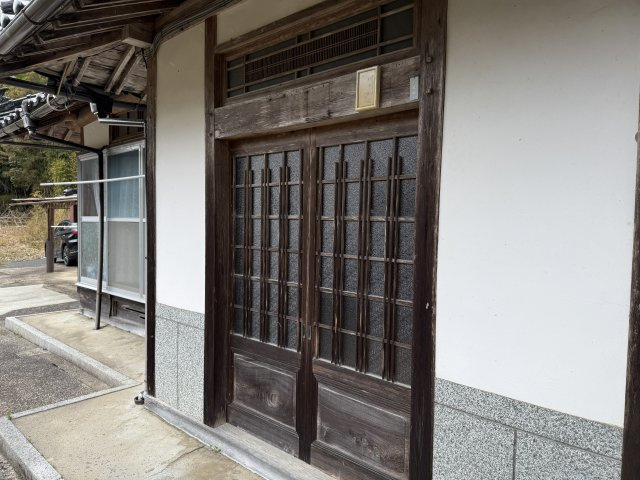 鏡野町百谷 中古住宅 7DK＋S＋離れの玄関