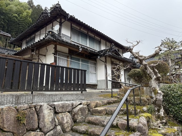鏡野町百谷 中古住宅 7DK＋S＋離れ