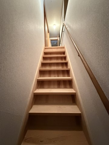 鏡野町百谷 中古住宅 7DK＋S＋離れのその他|離れ階段
