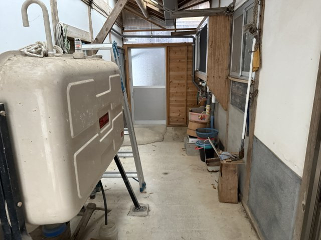 鏡野町百谷 中古住宅 7DK＋S＋離れのその他|土間