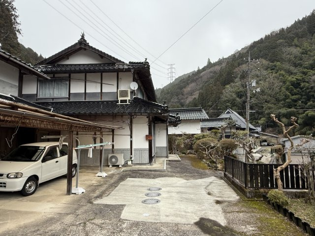 鏡野町百谷 中古住宅 7DK＋S＋離れの外観