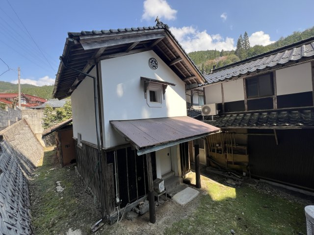 鏡野町百谷 中古住宅 7DK＋S＋離れの外観|蔵（北側）