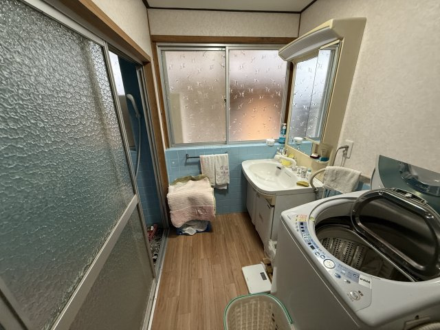 鏡野町百谷 中古住宅 7DK＋S＋離れの脱衣所