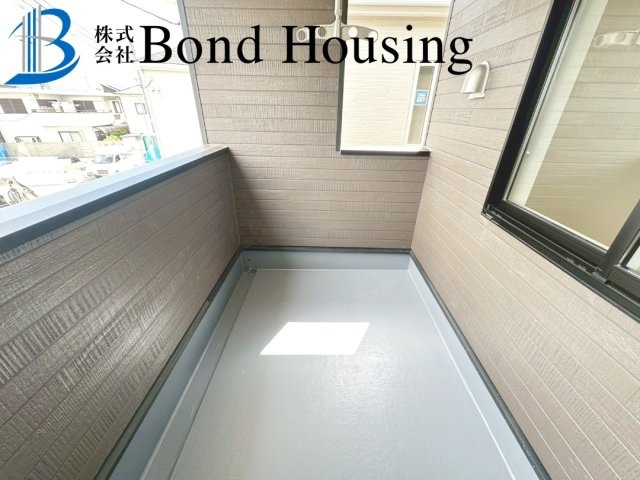 全10区画　WIC付収納豊富　明石市北王子町　9号棟　新築戸建のバルコニー