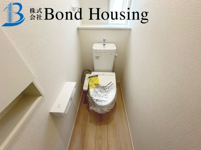 全10区画　WIC付収納豊富　明石市北王子町　9号棟　新築戸建のトイレ