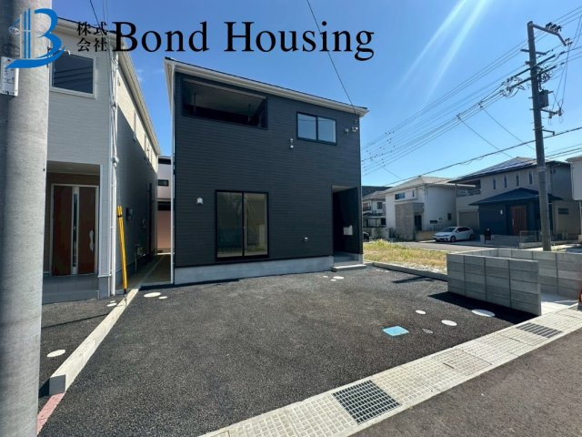 全10区画　WIC付収納豊富　明石市北王子町　9号棟　新築戸建の駐車場