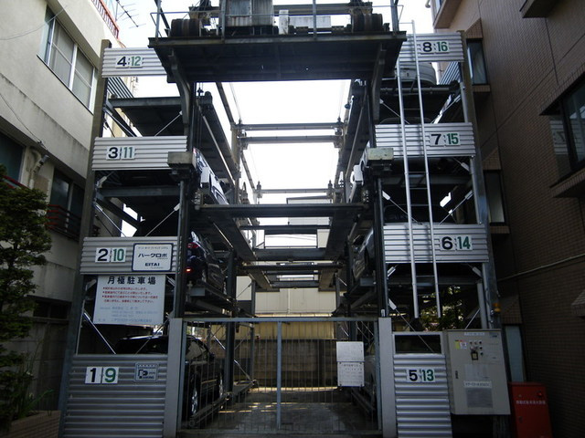 アーバンフレックス烏山の駐車場|近隣機械式駐車場