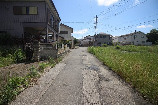古河市諸川の前面道路含む現地写真|南側道路（2025年5月撮影）