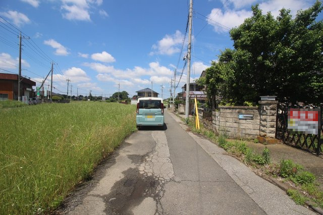 古河市諸川の前面道路含む現地写真|南側道路（2025年5月撮影）