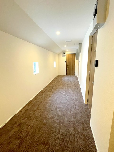 パールクレストのロビー|★絨毯で上級感のある廊下★