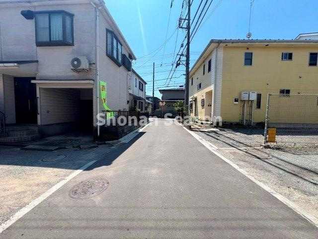 【前面道路含む現地写真】 | 前面道路はゆとりがあり、お車出し入れもしやすいです。