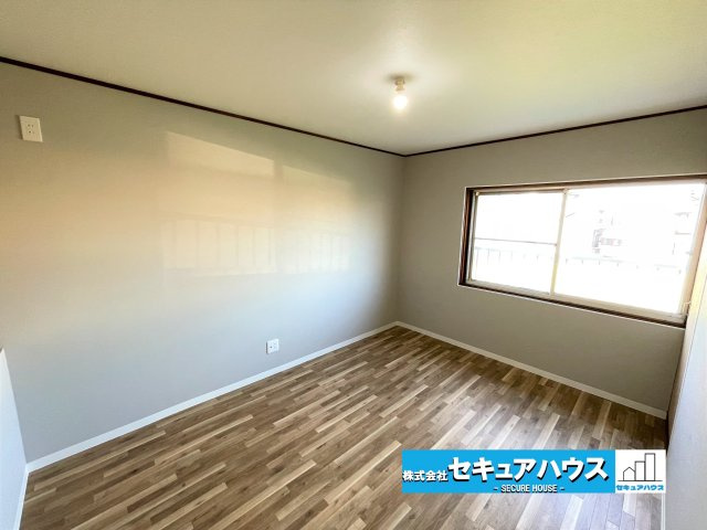 岐阜県羽根郡笠松町米野 中古戸建の洋室|事前予約にて現地ご見学いただけます！お気軽にお問い合わせください♪
■株式会社　セキュアハウス　豊明支店■
住宅ローンに強く、知識、経験豊富なスタッフ在籍
お客様に寄り添い、ご成約後もサポート致します