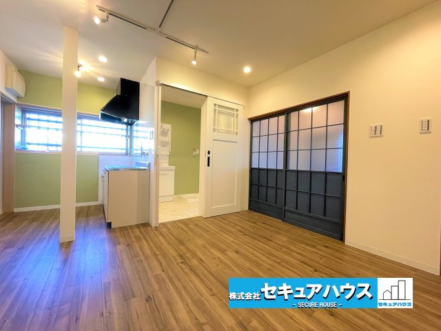 岐阜県羽根郡笠松町米野 中古戸建の居間・リビング|事前予約にて現地ご見学いただけます！お気軽にお問い合わせください♪
■株式会社　セキュアハウス　豊明支店■
住宅ローンに強く、知識、経験豊富なスタッフ在籍
お客様に寄り添い、ご成約後もサポート致します