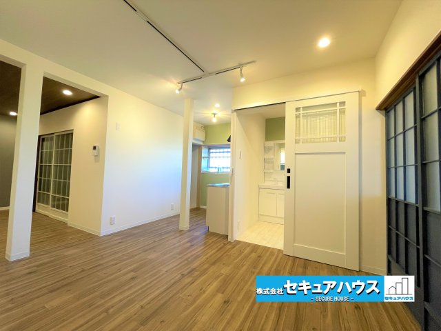 岐阜県羽根郡笠松町米野 中古戸建の居間・リビング|事前予約にて現地ご見学いただけます！お気軽にお問い合わせください♪
■株式会社　セキュアハウス　豊明支店■
住宅ローンに強く、知識、経験豊富なスタッフ在籍
お客様に寄り添い、ご成約後もサポート致します